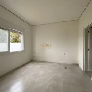 Casa com 161m², 3 dormitórios, 3 suítes, 2 vagas no Lake Cond. Resort em Torres para Comprar