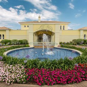 Casa de Condomínio com 360m², 4 dormitórios, 4 suítes, 2 vagas no Ocean Side em Torres para Comprar