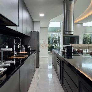 Casa de Condomínio com 293m², 3 dormitórios, 3 suítes, 2 vagas no Ocean Side em Torres para Comprar