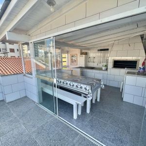 Casa com 500m², 7 dormitórios, 2 suítes, 2 vagas no bairro Centro em Torres para Comprar