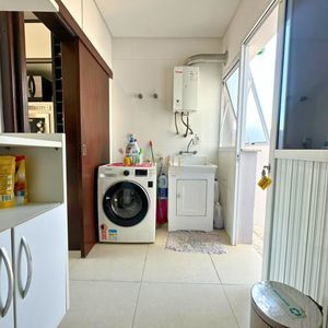Sobrado com 350m², 4 dormitórios, 4 suítes, 2 vagas no bairro Centenário em Torres para Comprar