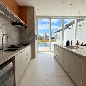 Casa de Condomínio com 233m², 3 dormitórios, 3 suítes, 2 vagas no Reserva das Águas em Torres para Comprar