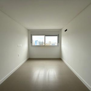 Apartamento com 53m², 1 dormitório, 1 suíte, 1 vaga no Punta Del Sole em Torres para Comprar