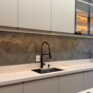 Apartamento com 76m², 2 dormitórios, 2 suítes, 1 vaga no Rosa dos Ventos em Torres para Comprar