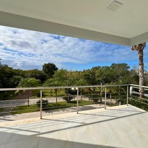 Casa com 600m², 4 dormitórios, 1 suíte, 4 vagas no bairro Igra Norte em Torres para Comprar