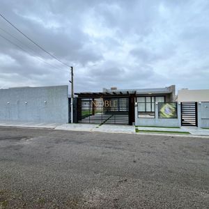 Casa com 670m², 5 dormitórios, 3 suítes, 3 vagas no bairro Bellatorres em Passo de Torres para Comprar