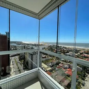 Cobertura com 262m², 3 dormitórios, 2 suítes, 2 vagas no Pérola da Praia em Torres para Comprar