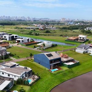 Casa de Condomínio com 417m², 4 dormitórios, 4 suítes, 2 vagas no Reserva das Águas em Torres para Comprar