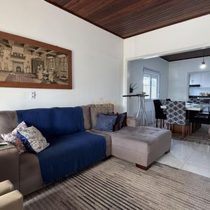 Casa com 136m², 3 dormitórios, 1 suíte, 2 vagas no bairro Praia da Cal em Torres para Comprar