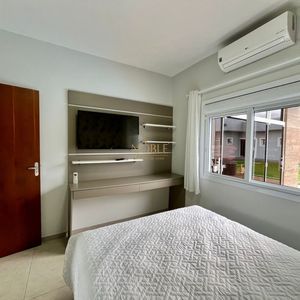 Casa com 670m², 5 dormitórios, 3 suítes, 3 vagas no bairro Bellatorres em Passo de Torres para Comprar