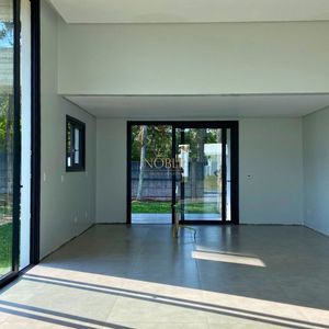 Casa com 201m², 3 dormitórios, 3 suítes, 2 vagas no Reserva das Águas em Torres para Comprar