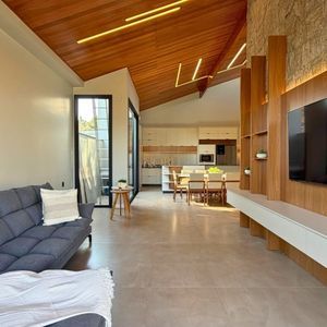 Casa com 180m², 3 dormitórios, 1 suíte, 2 vagas no bairro Praia da Cal em Torres para Comprar
