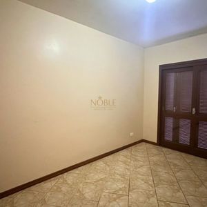 Casa com 420m², 5 dormitórios, 3 suítes, 1 vaga no bairro Centro em Torres para Comprar