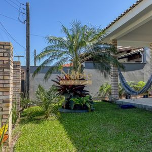 Casa, 2 dormitórios, 2 vagas no bairro Igra Norte em Torres para Comprar