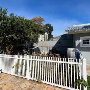 Sobrado com 290m², 4 dormitórios, 1 suíte, 2 vagas no bairro Igra Norte em Torres para Comprar
