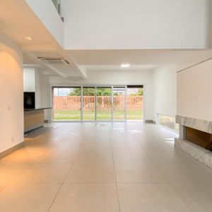 Casa de Condomínio com 294m², 5 dormitórios, 5 suítes, 2 vagas no Condomínio Ilhas Park em Torres para Comprar