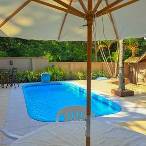 Sobrado com 330m², 3 dormitórios, 1 suíte, 5 vagas no bairro Centenário em Torres para Comprar