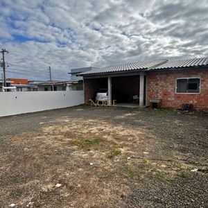 Casa com 125m², 3 dormitórios, 2 vagas no bairro Loteamento Caravelle em Passo de Torres para Comprar