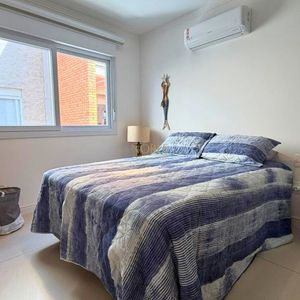 Apartamento com 101m², 2 dormitórios, 2 suítes, 2 vagas no Belize em Torres para Comprar