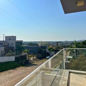 Sobrado com 350m², 4 dormitórios, 4 suítes, 2 vagas no bairro Centenário em Torres para Comprar