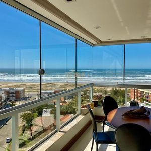 Apartamento com 186m², 3 dormitórios, 1 suíte, 4 vagas no Debret em Torres para Comprar