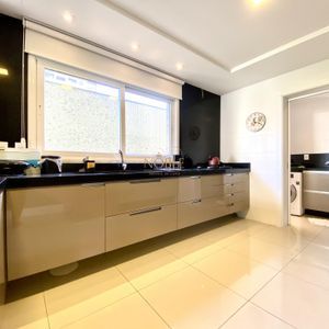 Apartamento com 249m², 4 dormitórios, 4 suítes, 3 vagas no Graziela em Torres para Comprar