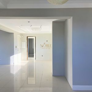 Apartamento com 232m², 4 dormitórios, 4 suítes, 2 vagas no Estevanell em Torres para Comprar