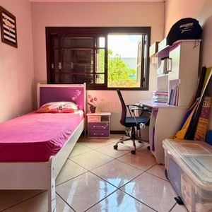 Casa com 145m², 3 dormitórios, 1 suíte, 2 vagas no bairro Igra Sul em Torres para Comprar