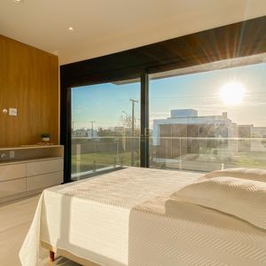 Casa de Condomínio com 375m², 4 dormitórios, 4 suítes, 2 vagas no Condomínio Ilhas Park em Torres para Comprar