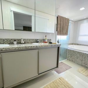 Apartamento com 249m², 4 dormitórios, 4 suítes, 2 vagas no Graziela em Torres para Comprar