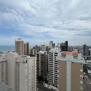 Apartamento com 102m², 3 dormitórios, 1 suíte, 2 vagas no Maui Residencial em Torres para Comprar
