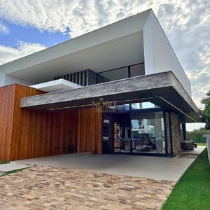 Casa, 3 dormitórios, 3 suítes, 2 vagas no Ocean Side em Torres para Comprar