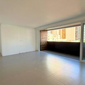 Apartamento com 98m², 2 dormitórios, 2 suítes, 1 vaga no Punta Del Sole em Torres para Comprar