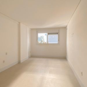 Apartamento com 130m², 3 dormitórios, 1 suíte, 2 vagas no Monterrey em Torres para Comprar