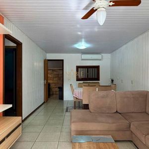 Casa com 130m², 2 dormitórios, 2 vagas no bairro Praia da Cal em Torres para Comprar