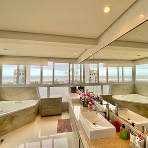 Cobertura com 380m², 5 dormitórios, 3 suítes, 3 vagas no Firenze em Torres para Comprar