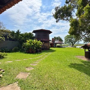 Casa com 220m², 4 dormitórios, 4 suítes, 2 vagas no bairro Igra Norte em Torres para Comprar