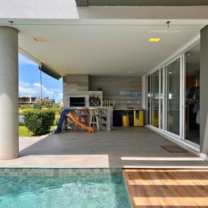 Casa de Condomínio com 348m², 4 dormitórios, 3 suítes, 2 vagas no Condomínio Ilhas Park em Torres para Comprar