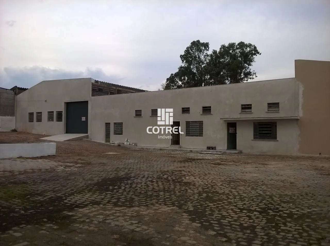 Pavilhão para venda com 600m² situado no Bairro São João na cidade de Santa Mari