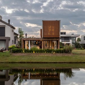 Casa de Condomínio com 244m², 4 dormitórios, 4 suítes, 2 vagas no Condomínio Ilhas Park em Torres para Comprar