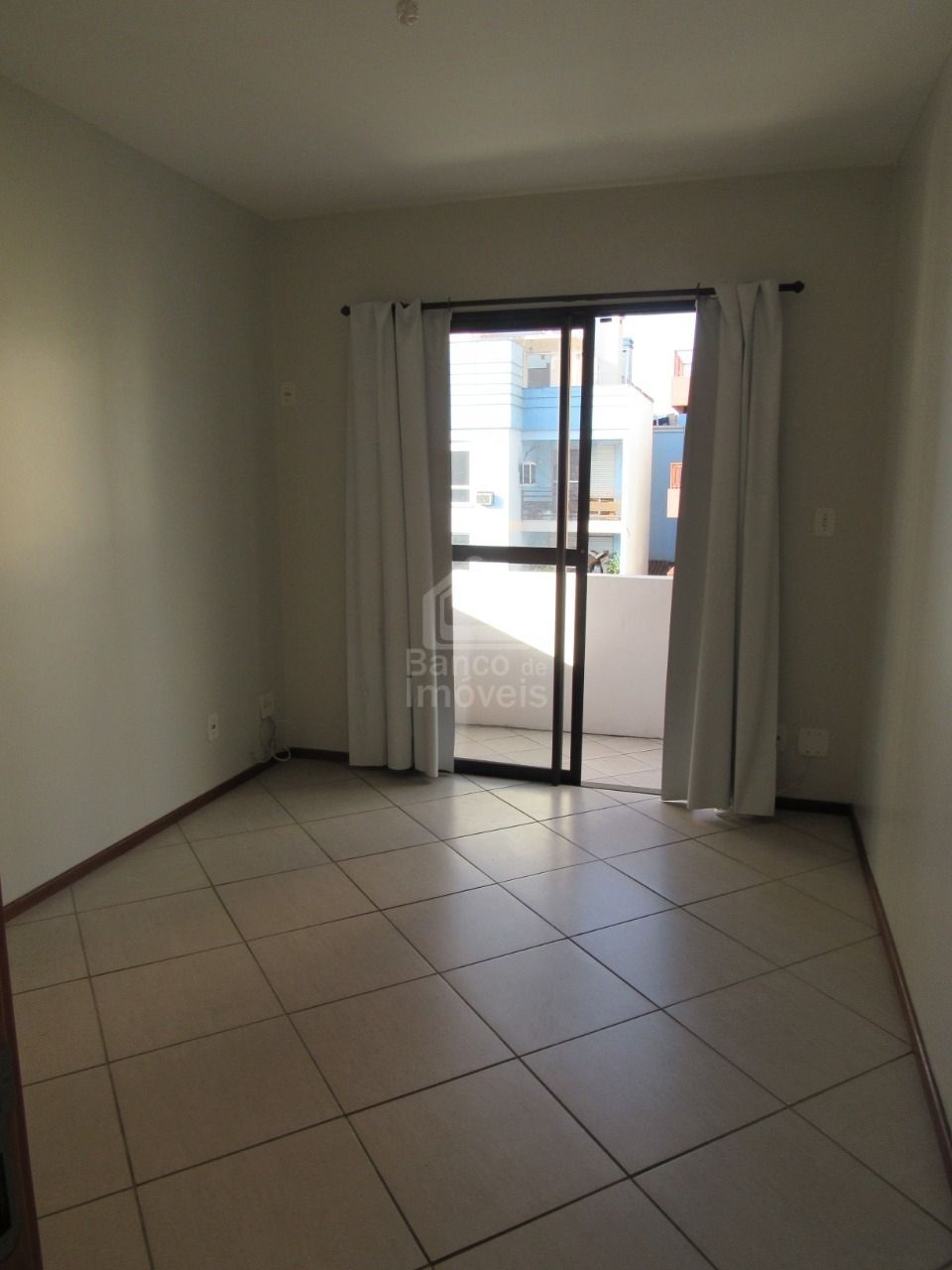 Apartamento à venda com 2 quartos, 79m² - Foto 3