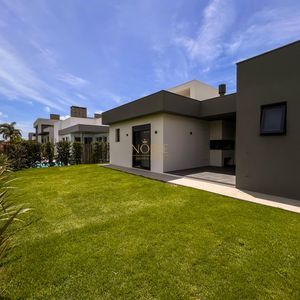 Casa de Condomínio com 225m², 3 dormitórios, 3 suítes, 2 vagas no Reserva das Águas em Torres para Comprar