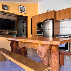 Casa com 300m², 3 dormitórios, 3 suítes, 4 vagas no bairro Centro em Torres para Comprar