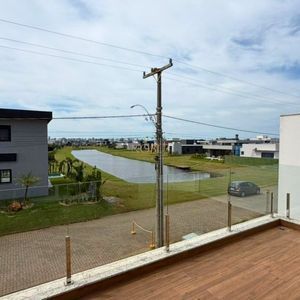 Casa com 258m², 4 dormitórios, 4 suítes, 2 vagas no Reserva das Águas em Torres para Comprar