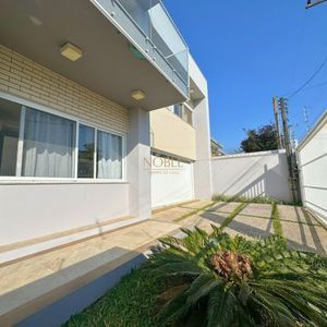 Sobrado com 350m², 4 dormitórios, 4 suítes, 2 vagas no bairro Centenário em Torres para Comprar