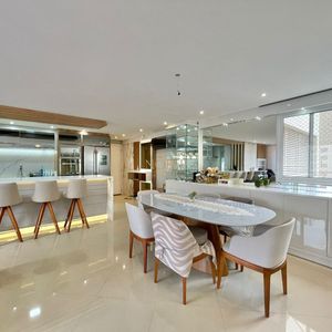 Apartamento com 120m², 3 dormitórios, 1 suíte, 2 vagas no Michelângelo em Torres para Comprar