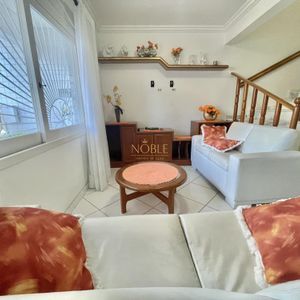 Casa com 500m², 7 dormitórios, 2 suítes, 2 vagas no bairro Centro em Torres para Comprar