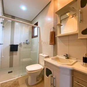 Casa com 272m², 4 dormitórios, 1 suíte, 3 vagas no bairro Igra Norte em Torres para Comprar