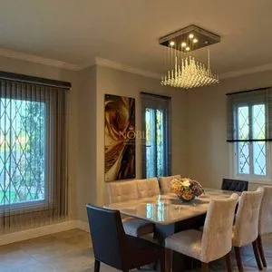 Casa com 243m², 4 dormitórios, 1 suíte, 2 vagas no bairro Stan em Torres para Comprar