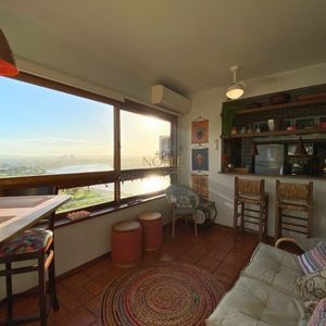 Apartamento com 102m², 2 dormitórios, 1 suíte, 1 vaga no La Tour em Torres para Comprar